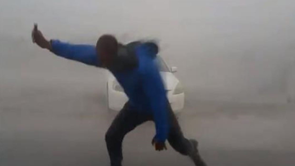 “Κυνηγός καταιγίδων” μετράει την ταχύτητα του τυφώνα Ίρμα – ΒΙΝΤΕΟ