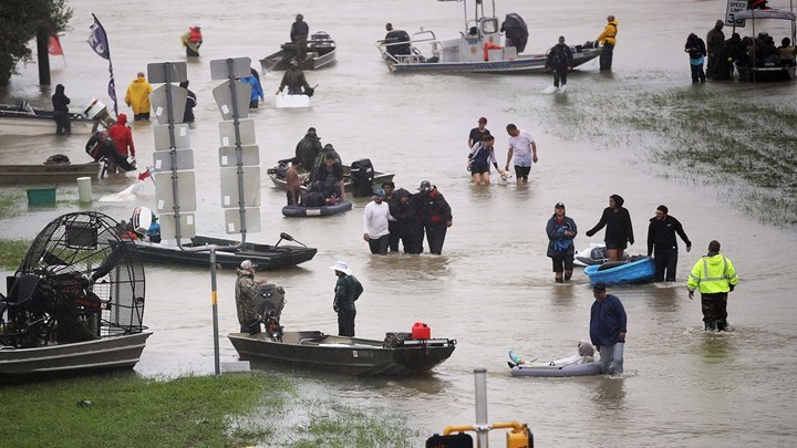 Έως 30 δισ. δολάρια το κόστος των ζημιών του κυκλώνα Χάρβεϊ