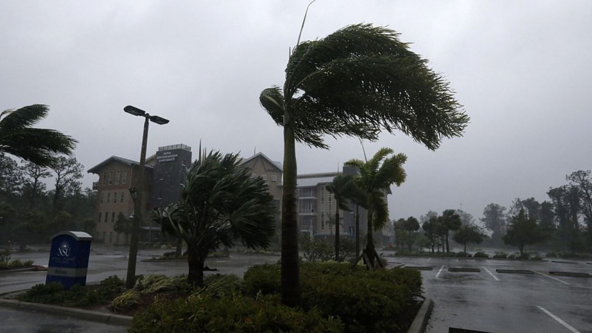 Εξασθενεί ο κυκλώνας Ίρμα μετά το καταστροφικό πέρασμα από τη Φλόριντα – Παρακολουθήστε LIVE την πορεία του – ΒΙΝΤΕΟ