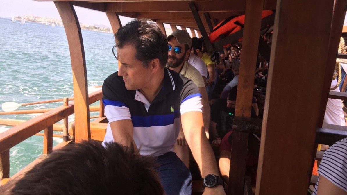 Ο Άδωνις κάνει κουπί σε αρχαιοελληνική τριήρη – ΦΩΤΟ