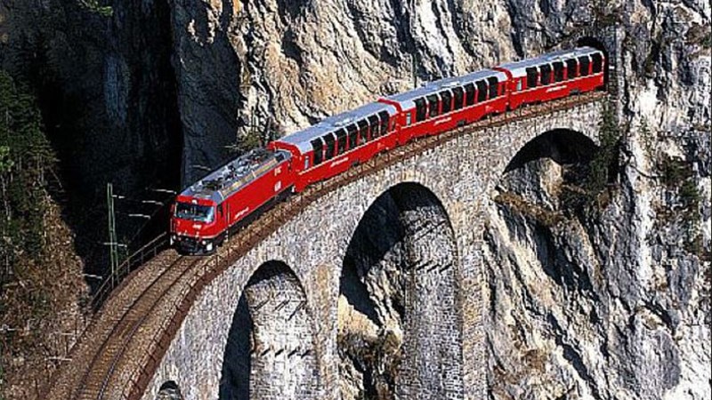 Σύγκρουση τρένων στην Ελβετία – Τουλάχιστον 27 τραυματίες