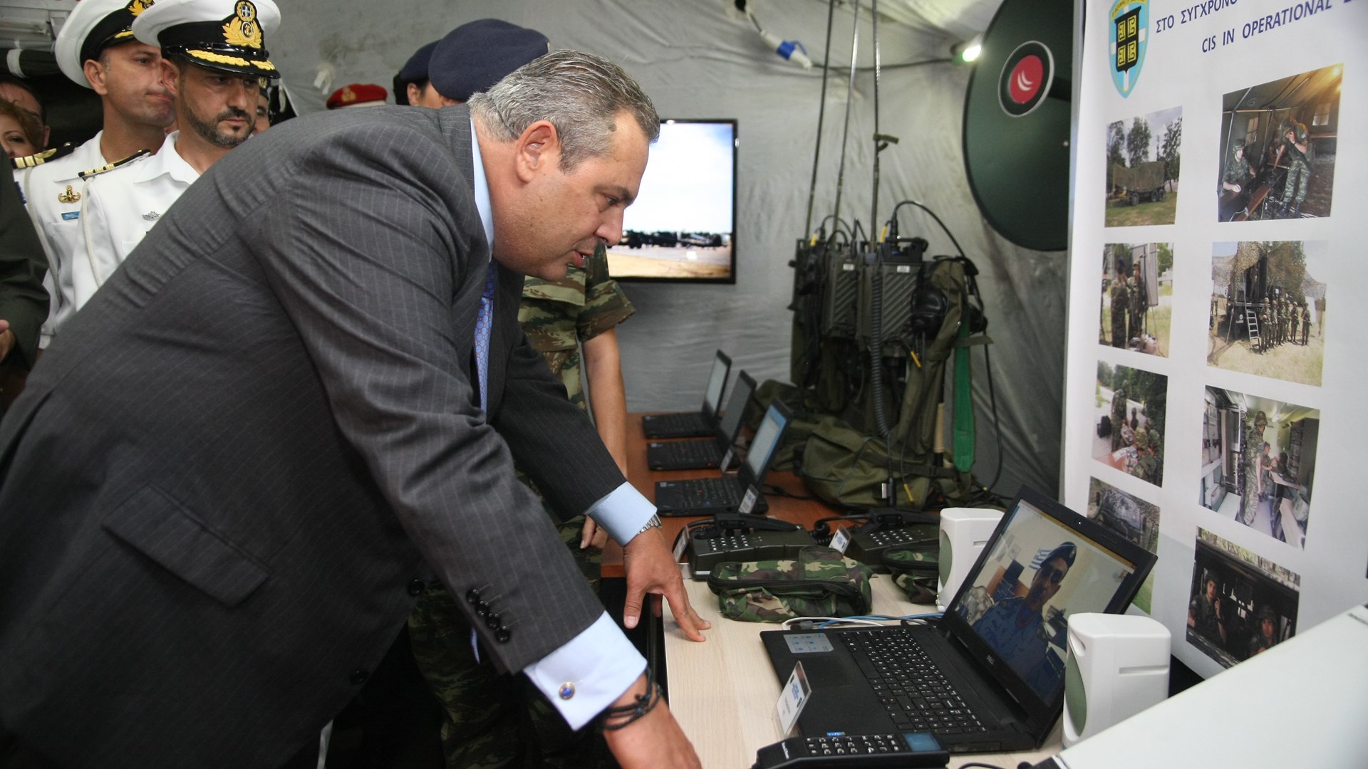 Ο Πάνος Καμμένος εγκαινίασε το περίπτερο των Ενόπλων Δυνάμεων στη ΔΕΘ – ΦΩΤΟ