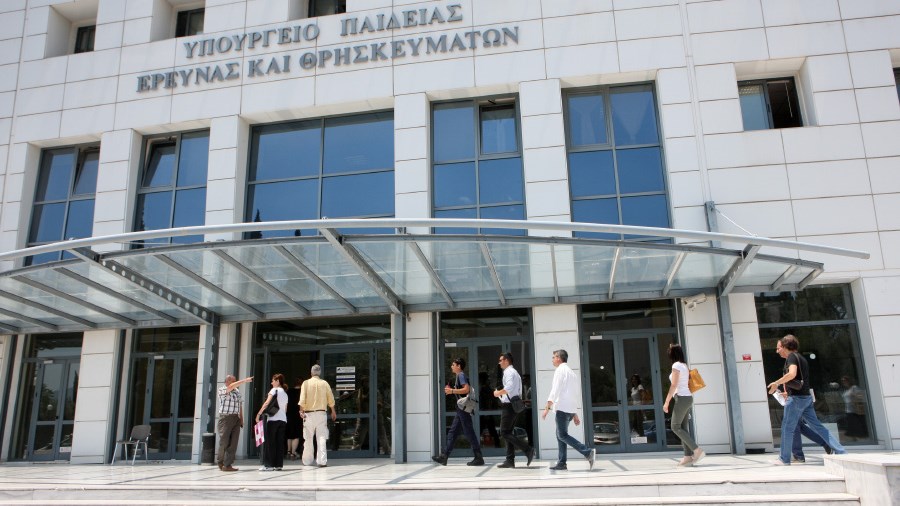 Ικανοποίηση στο υπουργείο Παιδείας για την έναρξη της σχολικής χρονιάς