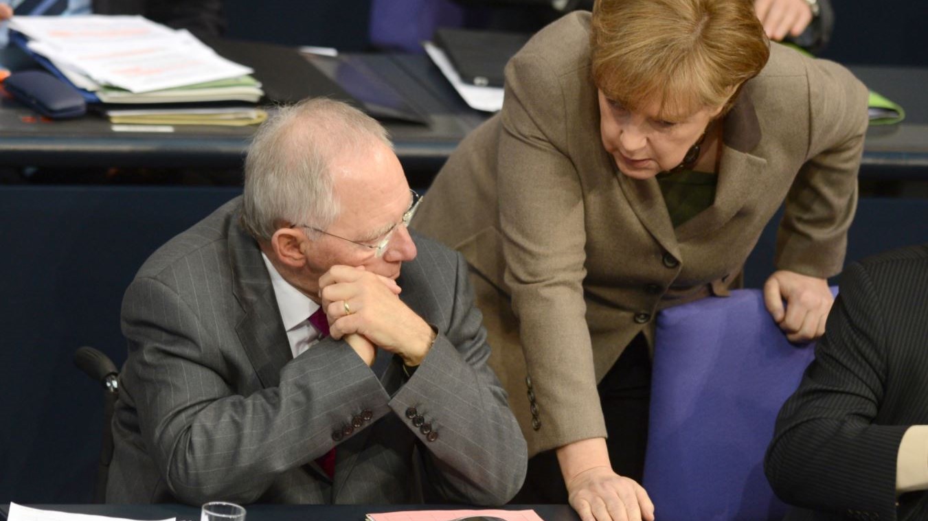 La Repubblica: Η Μέρκελ “σε πειρασμό” να αντικαταστήσει τον Σόιμπλε