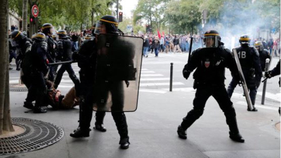 Επεισόδια σε διαδήλωση κατά της εργασιακής μεταρρύθμισης στο Παρίσι- ΒΙΝΤΕΟ – ΦΩΤΟ