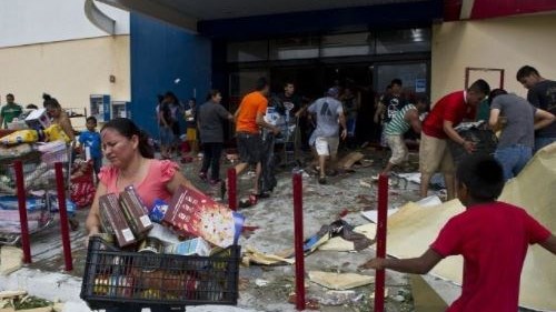 Μαϊάμι: Δεκάδες συλλήψεις για λεηλασίες κατά την επέλαση του κυκλώνα Ίρμα – ΒΙΝΤΕΟ ΚΑΙ ΦΩΤΟ