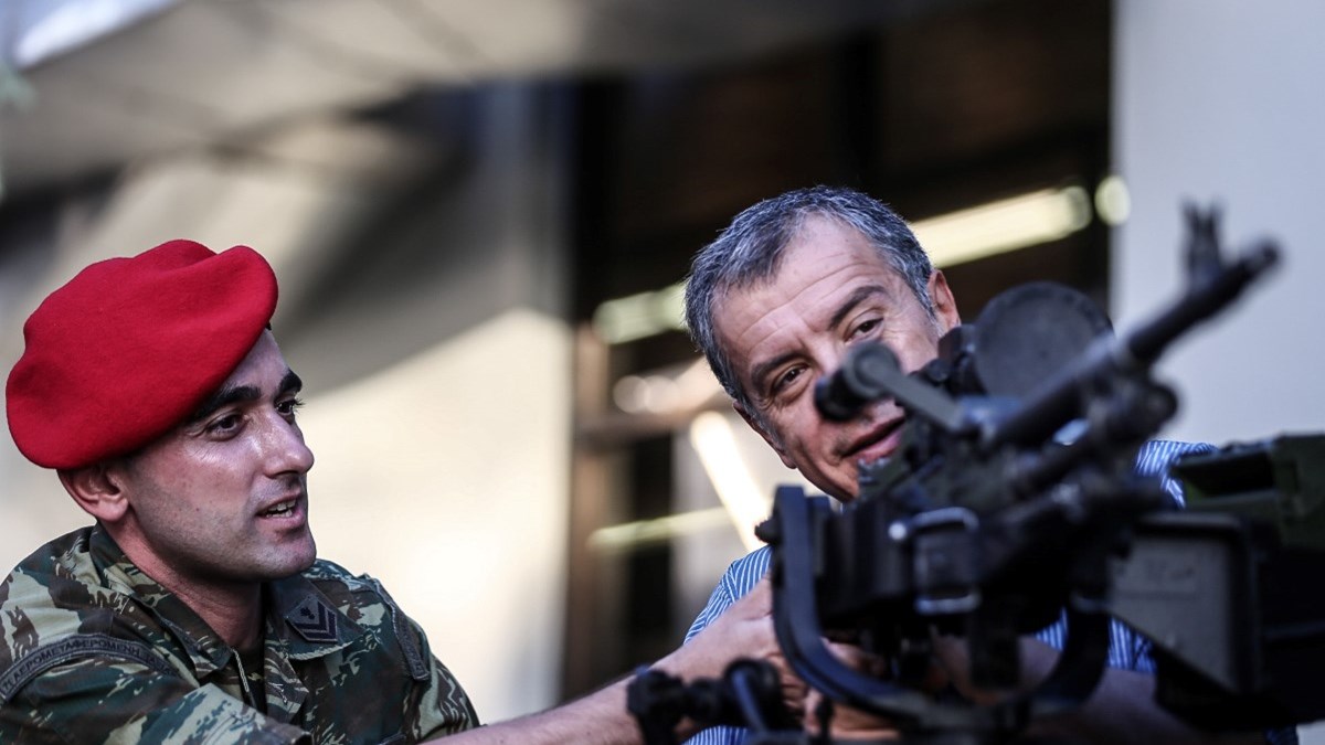 Ο Σταύρος Θεοδωράκης, τα πολυβόλα και η καταρρίχηση – ΦΩΤΟ