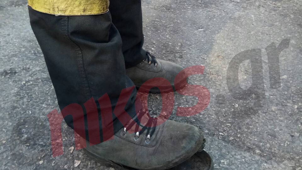 Καταγγελία αναγνώστη: Είμαι πυροσβέστης, κοιτάξτε με τι παπούτσια δουλεύουμε… – ΦΩΤΟ