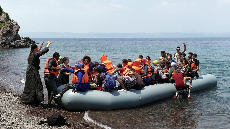 Σχεδόν 300 πρόσφυγες και μετανάστες έφθασαν στην Τρίτη στα νησιά – ΦΩΤΟ