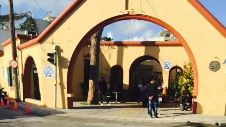 Βγήκαν… μαχαίρια στη Ρόδο για ασήμαντη αφορμή