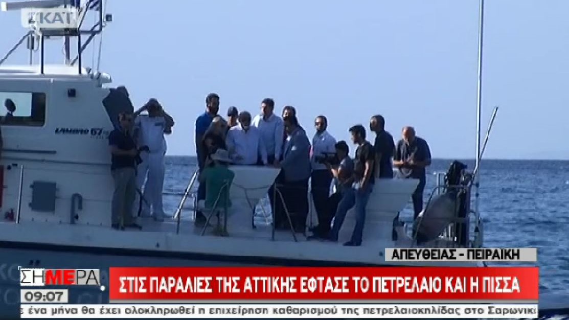 Ο Κουρουμπλής στην ακτογραμμή που έχει επεκταθεί η πετρελαιοκηλίδα – ΒΙΝΤΕΟ