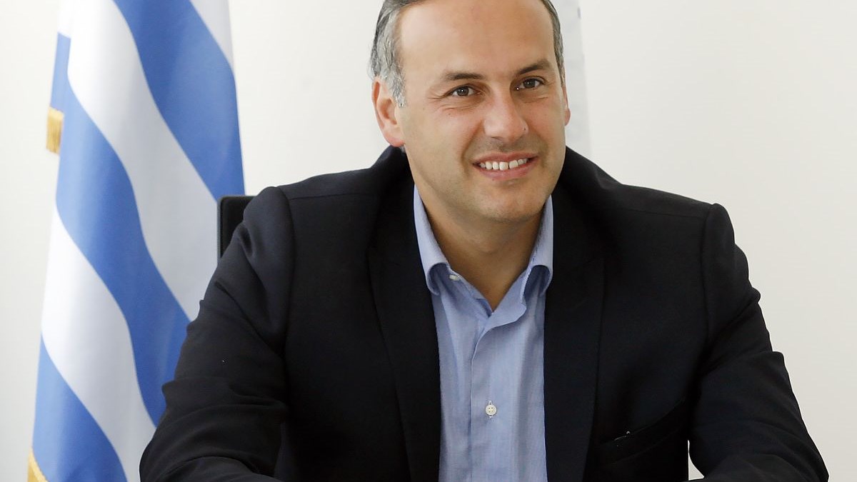 Μήνυση για τη θαλάσσια ρύπανση θα υποβάλει ο Δήμαρχος Γλυφάδας