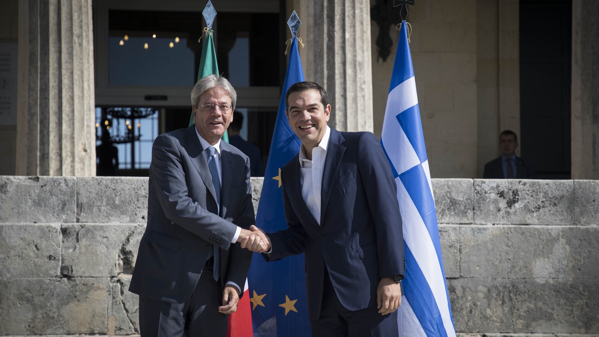 Καρέ – Καρέ από τη συνάντηση Τσίπρα – Τζεντιλόνι στην Κέρκυρα