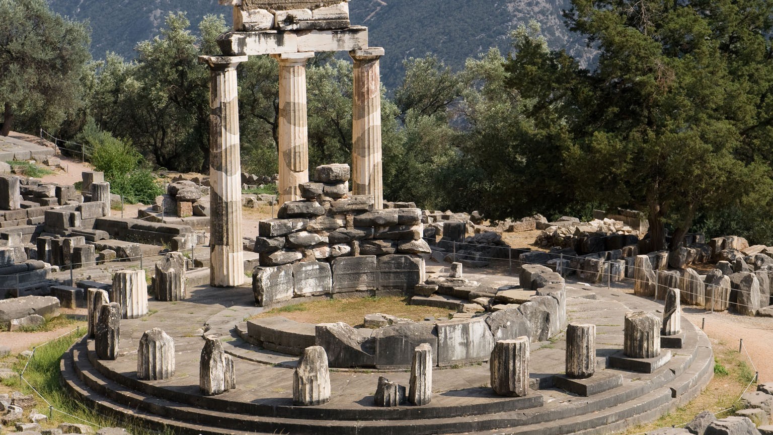 Γιατί οι αρχαίοι Έλληνες έχτιζαν ναούς σε σεισμικά ρήγματα – Τι υποστηρίζει Βρετανός επιστήμονας