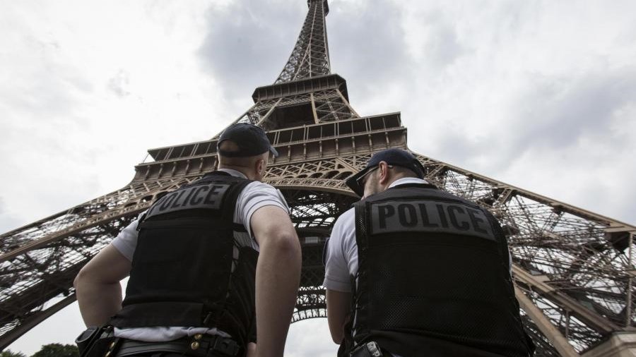 Συναγερμός στο Παρίσι – Επίθεση με μαχαίρι σε στρατιώτη