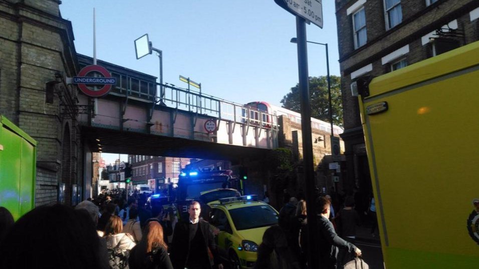 Οι πρώτες εικόνες από την έκρηξη στο μετρό του Λονδίνου – ΦΩΤΟ – ΤΩΡΑ