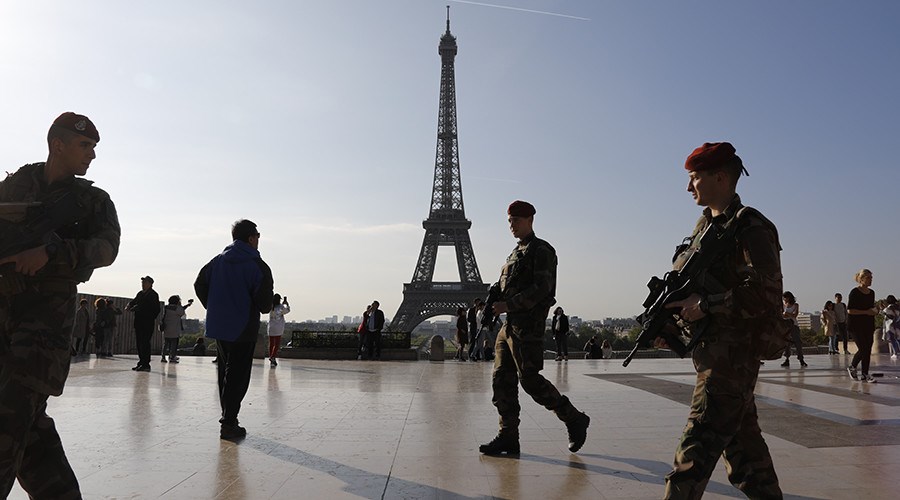 Η αντιτρομοκρατική ανέλαβε την έρευνα για την επίθεση σε στρατιώτη στο Παρίσι