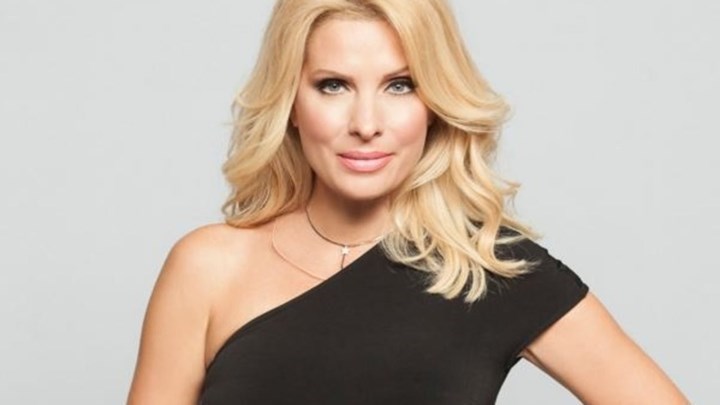 Η Μενεγάκη χορεύει… τσιφτετέλι στην Ερμού – ΒΙΝΤΕΟ