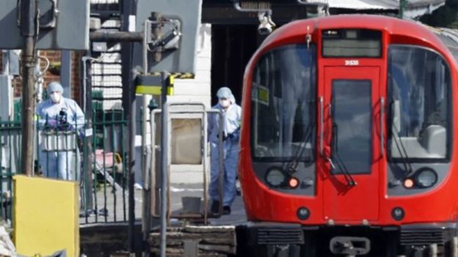 Ταυτοποιήθηκε ένας ύποπτος για την επίθεση στο μετρό του Λονδίνου