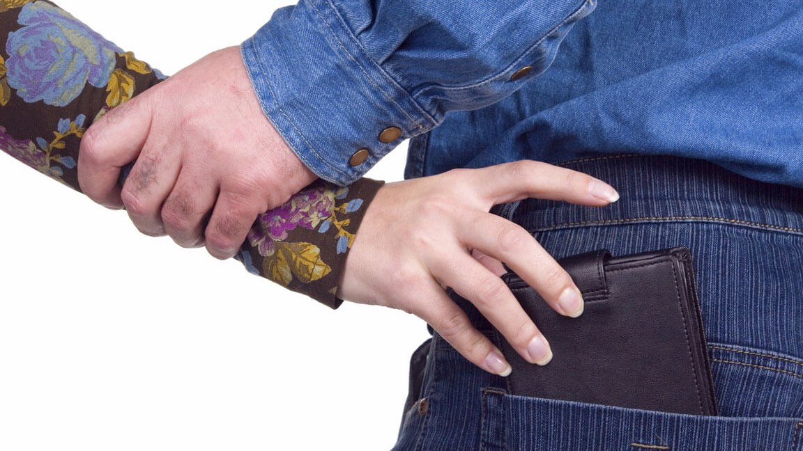 Mεγάλη αστυνομική επιχείρηση με στόχο συμμορία “πορτοφολάδων” – 20 συλλήψεις