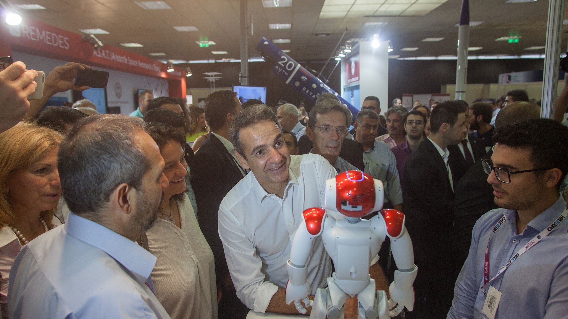 Το ρομπότ που χόρεψε ποντιακά στον Κυριάκο Μητσοτάκη – ΒΙΝΤΕΟ