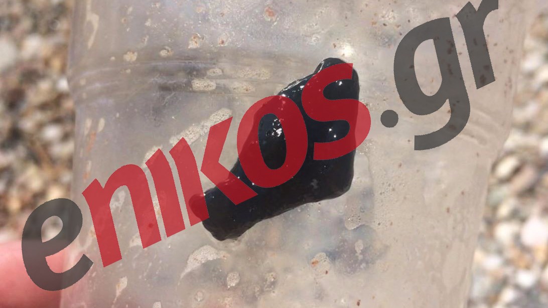 Κομμάτια μαζούτ σε μέγεθος βότσαλου σε παραλία της Παλαιάς Φώκαιας – ΦΩΤΟ αναγνώστη