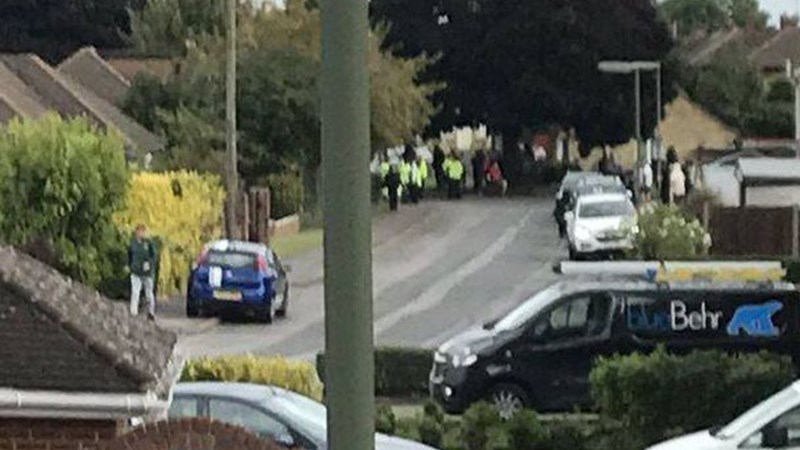 Μεγάλη επιχείρηση της βρετανικής αστυνομίας στο Σάρεϊ για την επίθεση στο Λονδίνο