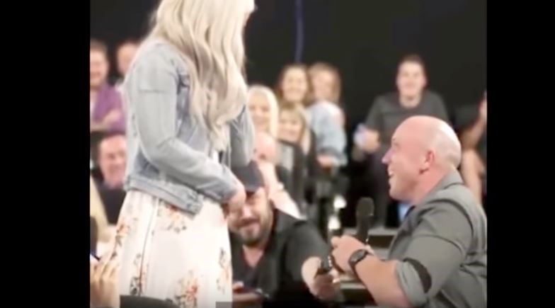 Η “επική” πρόταση γάμου σε κινηματογράφο – ΒΙΝΤΕΟ