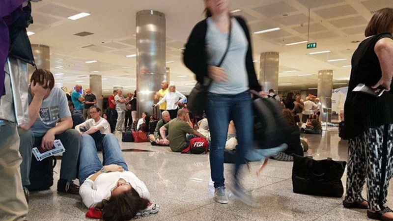 Θρίλερ για Κύπριους επιβάτες που εγκλωβίστηκαν στη Σμύρνη – ΒΙΝΤΕΟ