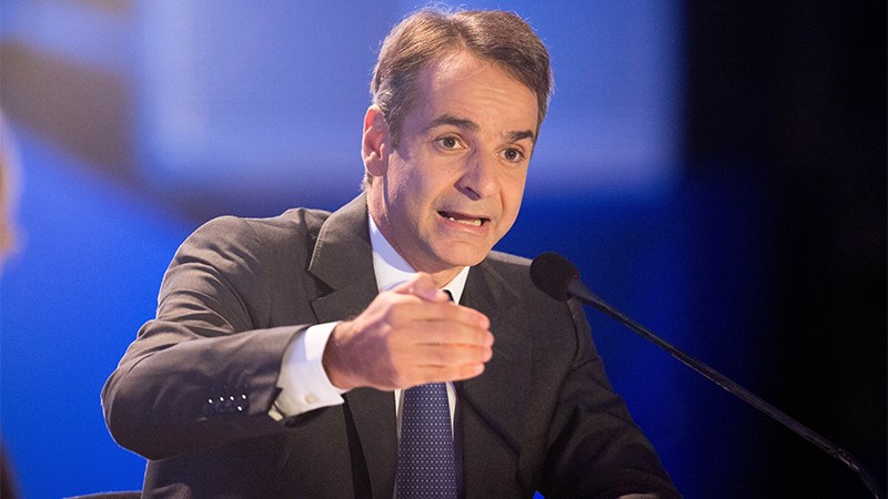 ΔΕΘ: Αριστερά, δεξιά και στη μέση ο Μητσοτάκης