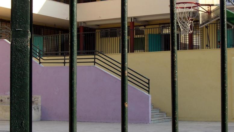 Συγκλονιστική μαρτυρία για τον θάνατο της μητέρας έξω από το σχολείο των παιδιών της