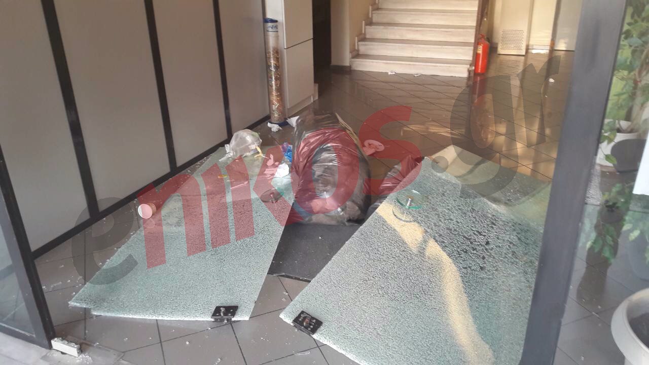 Ένταση στην πορεία για τη μνήμη του Παύλου Φύσσα – Φθορές στο Δημαρχείο και το Ληξιαρχείο Κερατσινίου – ΦΩΤΟ – ΤΩΡΑ