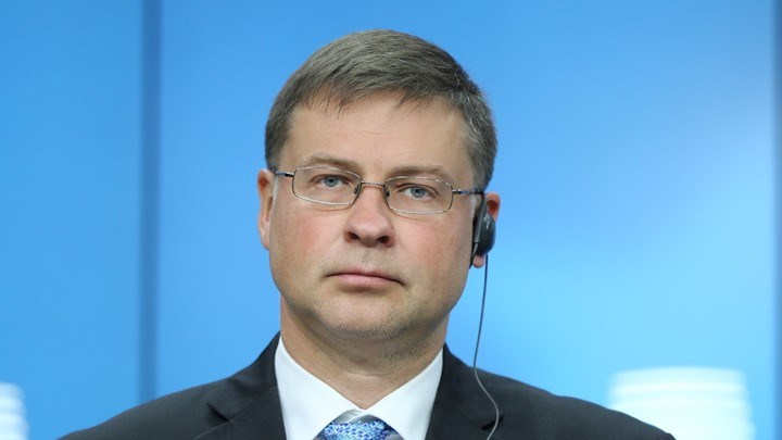 Ντομπρόβσκις: Πρόωρη η συζήτηση για καθαρή έξοδο της Ελλάδας από το μνημόνιο