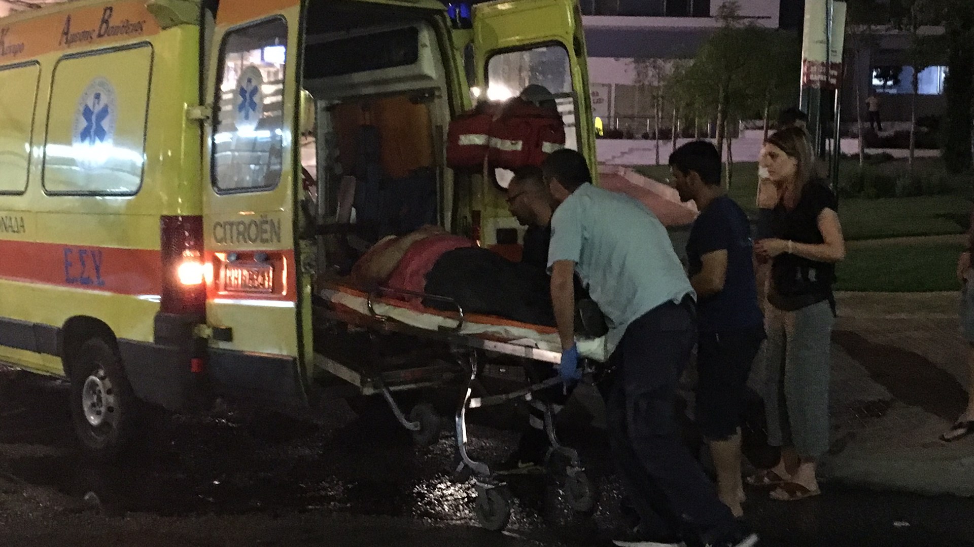 Δύο τραυματίες στα επεισόδια μετά το τέλος της πορείας για τον Παύλο Φύσσα – ΦΩΤΟ