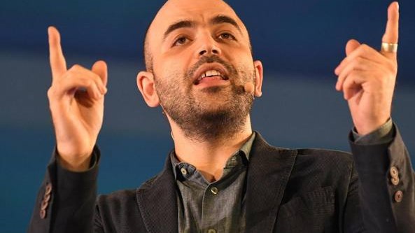 O συγγραφέας Ρομπέρτο Σαβιάνο αυτοπροτείνεται ως… υποψήφιος αρχηγός του κόμματος του λαϊκιστή Μπέπε Γκρίλο