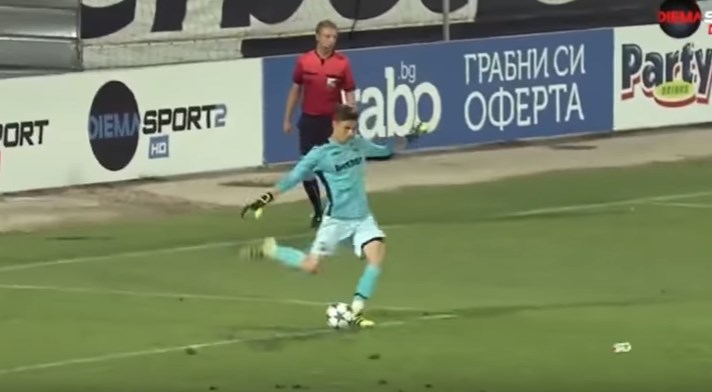 Με άρωμα… πατρίδας: Λοστοί και μπουκάλια κατά Έλληνα τερματοφύλακα στο βουλγαρικό πρωτάθλημα – ΒΙΝΤΕΟ