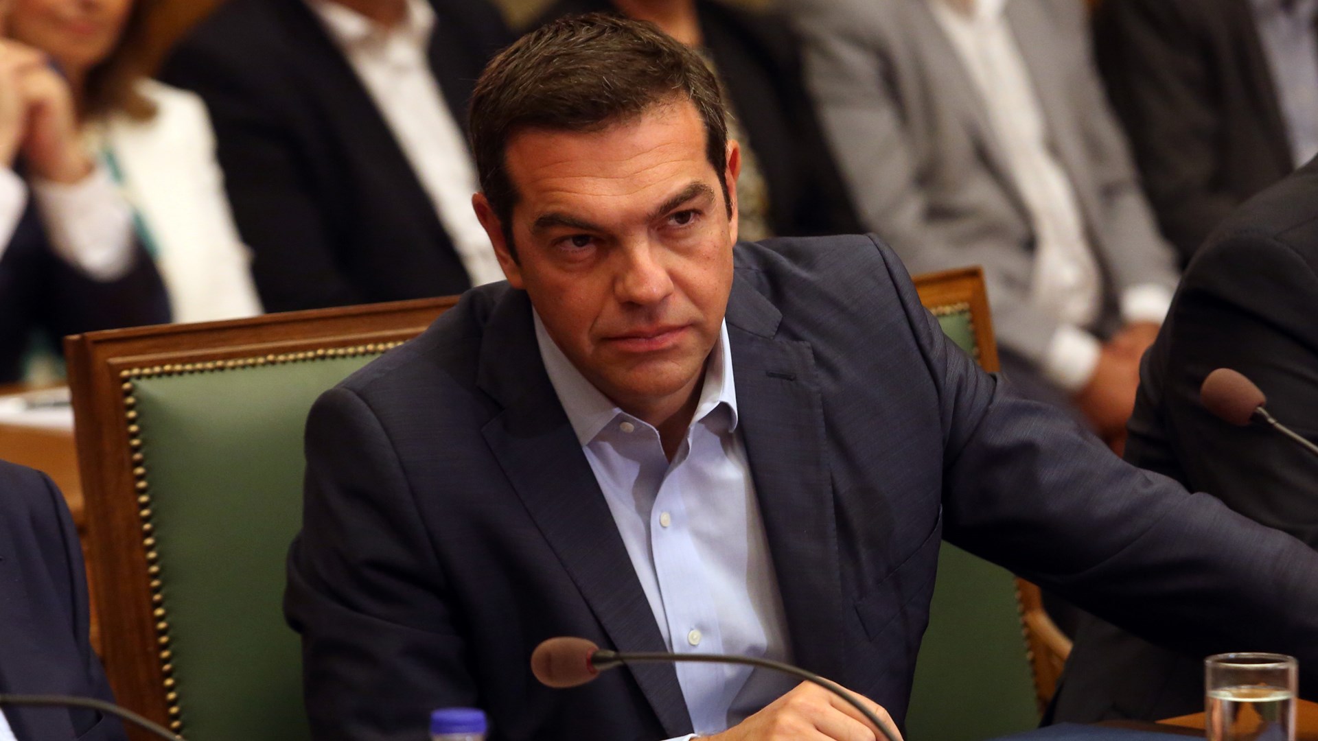 Ο Τσίπρας στους υπουργούς: Όποιος έχει αντίρρηση να το πει εδώ