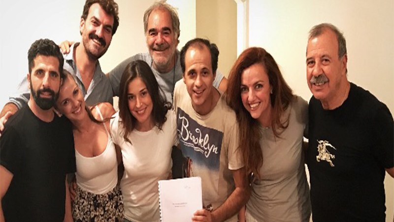 Οι πρώτες φωτογραφίες από τον «Ερημοσπίτη» που έρχεται στο «Αθηνά»