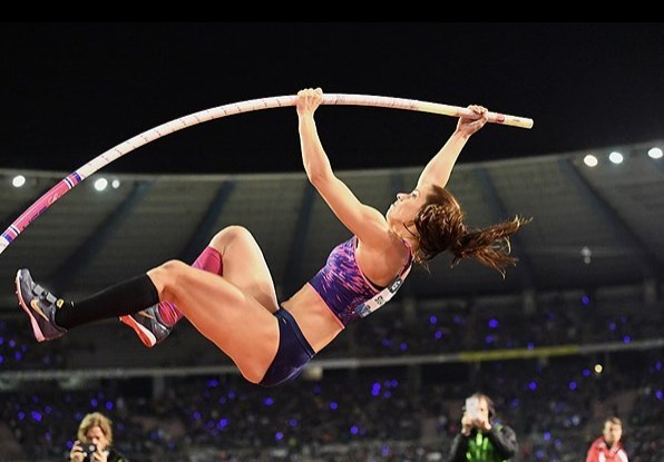 Οργισμένη απάντηση από την Κατερίνα Στεφανίδη: «Δεν πονάω λιγότερο κάνοντας προπονήσεις στην Αμερική»