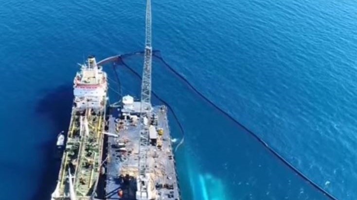 Συνελήφθησαν ο πλοίαρχος και ο μηχανικός του πλοίου που έκανε την απάντληση από το “Αγία Ζώνη 2”