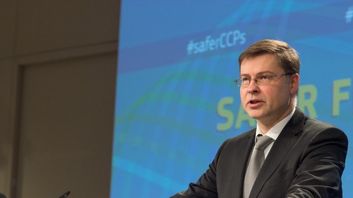 Nτομπρόφσκις: Η ελληνική οικονομία ανακάμπτει