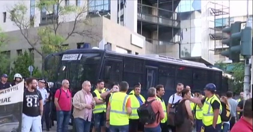 Συγκέντρωση μεταλλωρύχων στο Υπουργείο Περιβάλλοντος – ΒΙΝΤΕΟ