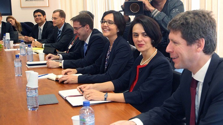 Τελεσίγραφο από την τρόικα: Κόψτε αμυντικές δαπάνες και μειώστε το κράτος