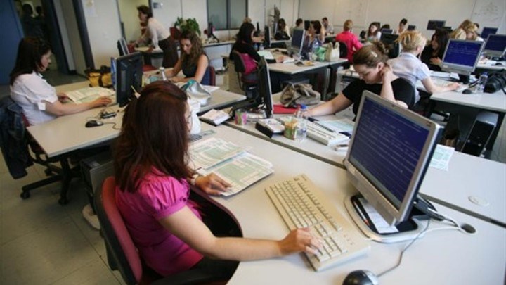 Δημόσιο: Πρόωρη συνταξιοδότηση για 40.000 υπαλλήλους με μειωμένο “πέναλτι” – Αναλυτικά παραδείγματα