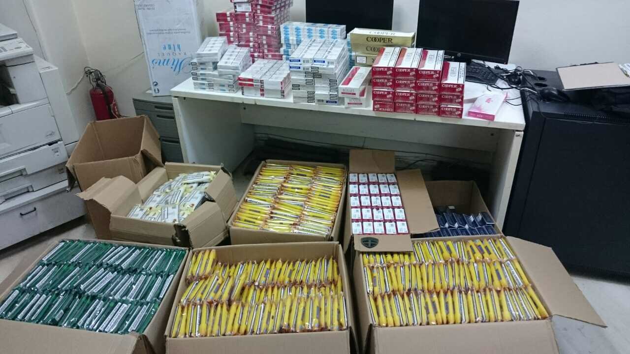 Σαρώνουν την αγορά τα λαθραία τσιγάρα – Τα κυκλώματα και οι κίνδυνοι για τους καπνιστές