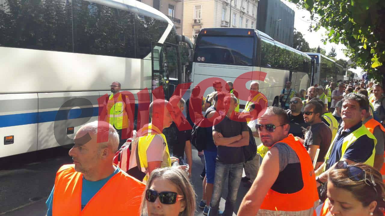 Αποχώρησαν οι μεταλλωρύχοι από τα γραφεία της Eldorado – BINTEO – ΦΩΤΟ