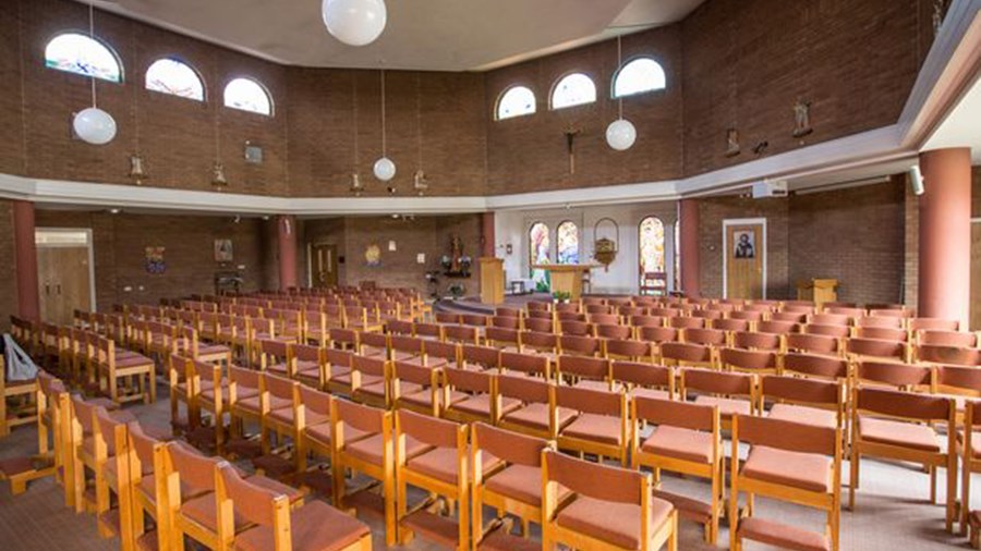 Ασύλληπτο – Πήγαινε επί 14 χρόνια απρόσκλητη σε κηδείες για να τρώει τσάμπα