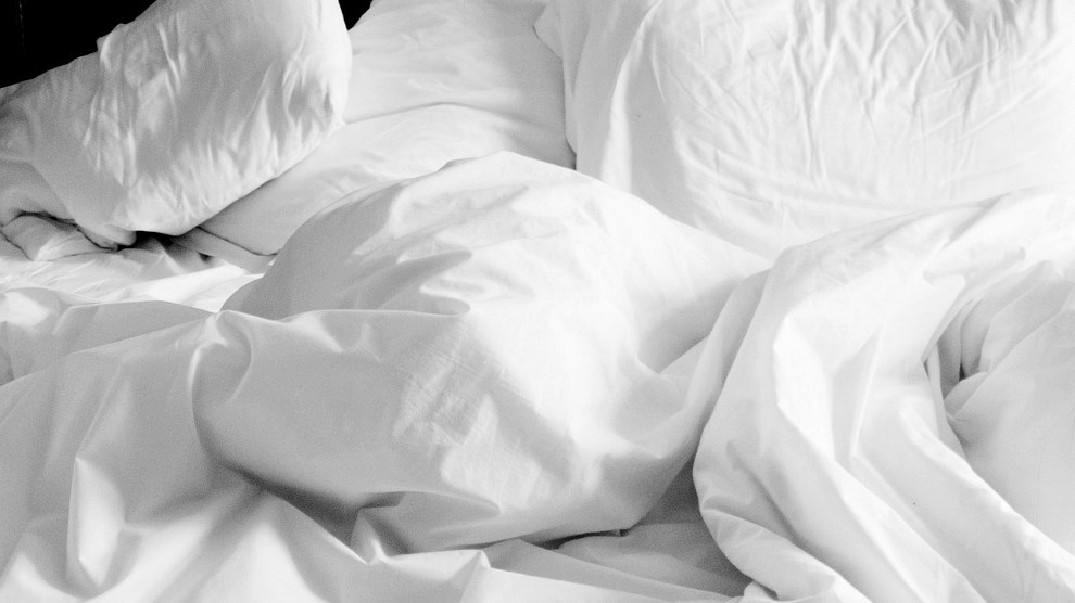 Δείτε τι συμβαίνει αν δεν πλένετε τακτικά τα μαξιλάρια σας