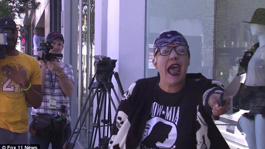 Ένοπλη γυναίκα εισέβαλε σε μπουτίκ της Κιμ Καρντάσιαν και απείλησε υπαλλήλους – ΒΙΝΤΕΟ – ΦΩΤΟ