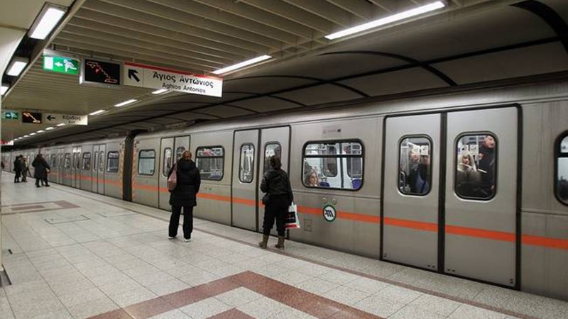 Συναγερμός στο σταθμό Πανεπιστήμιο του Μετρό – Άνδρας έπεσε στις ράγες – ΤΩΡΑ